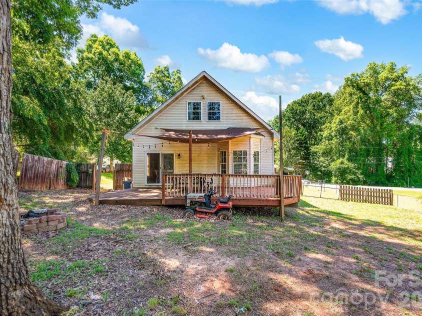 105 Queensbury Road, Troutman, NC 28166.  MLS# CAR4386419, YatesRealty ID 28354. 