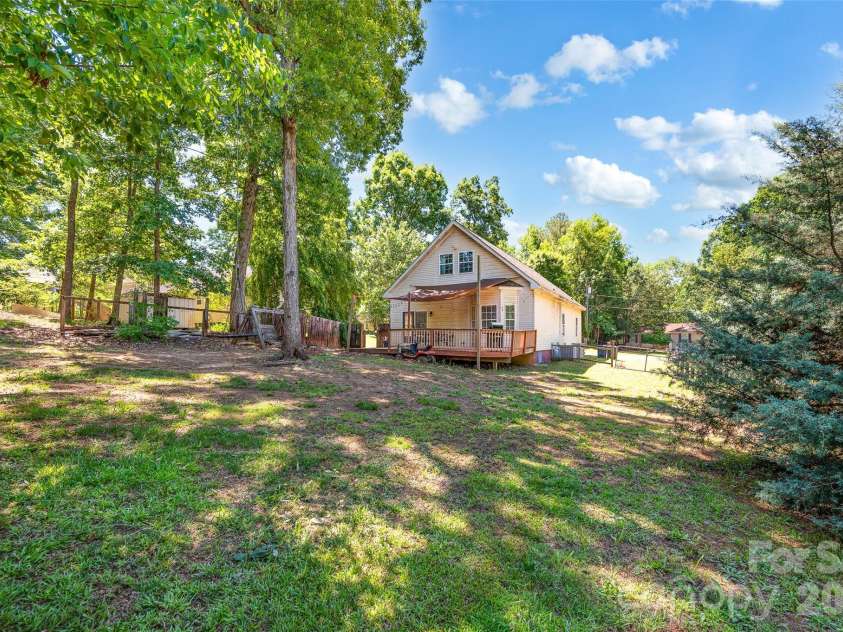 105 Queensbury Road, Troutman, NC 28166.  MLS# CAR4386419, YatesRealty ID 28354. 