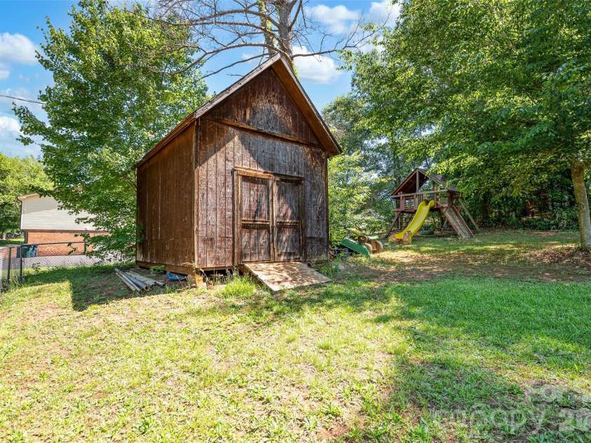 105 Queensbury Road, Troutman, NC 28166.  MLS# CAR4386419, YatesRealty ID 28354. 