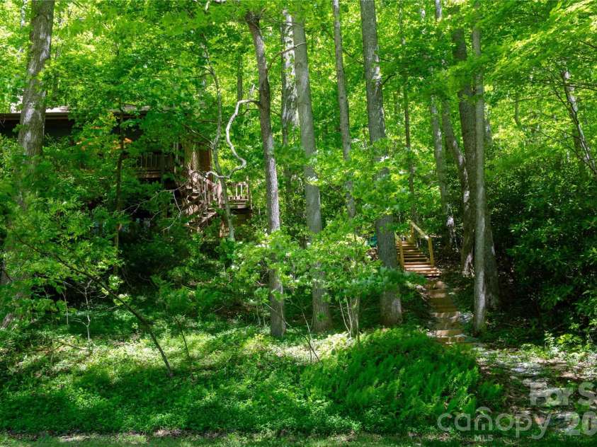 152 Middle Creek Cove, Burnsville, NC 28714.  MLS# CAR4387426, YatesRealty ID 28356. 