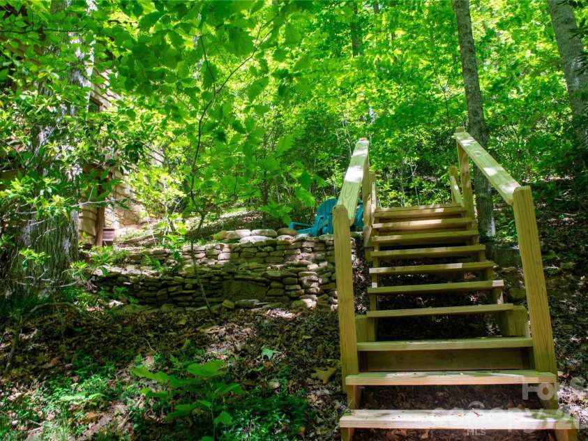 152 Middle Creek Cove, Burnsville, NC 28714.  MLS# CAR4387426, YatesRealty ID 28356. 