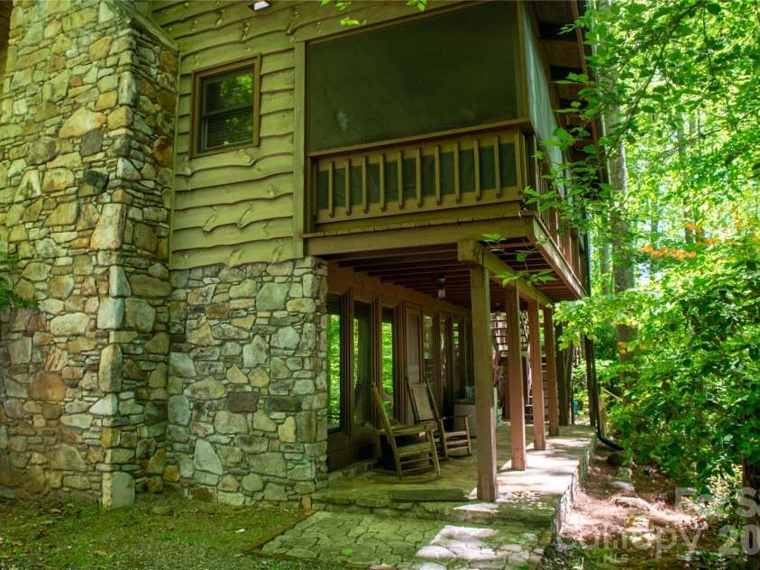 152 Middle Creek Cove, Burnsville, NC 28714.  MLS# CAR4387426, YatesRealty ID 28356. 