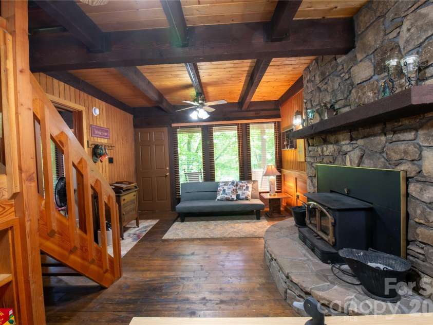 152 Middle Creek Cove, Burnsville, NC 28714.  MLS# CAR4387426, YatesRealty ID 28356. 