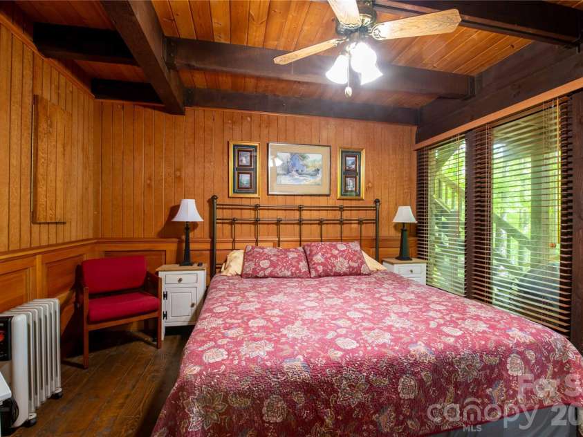 152 Middle Creek Cove, Burnsville, NC 28714.  MLS# CAR4387426, YatesRealty ID 28356. 