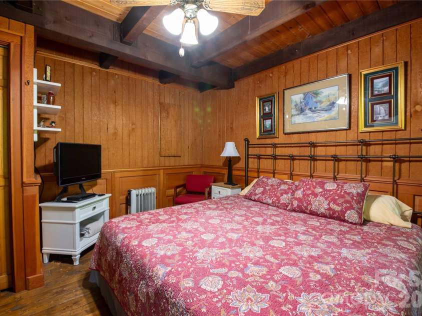 152 Middle Creek Cove, Burnsville, NC 28714.  MLS# CAR4387426, YatesRealty ID 28356. 