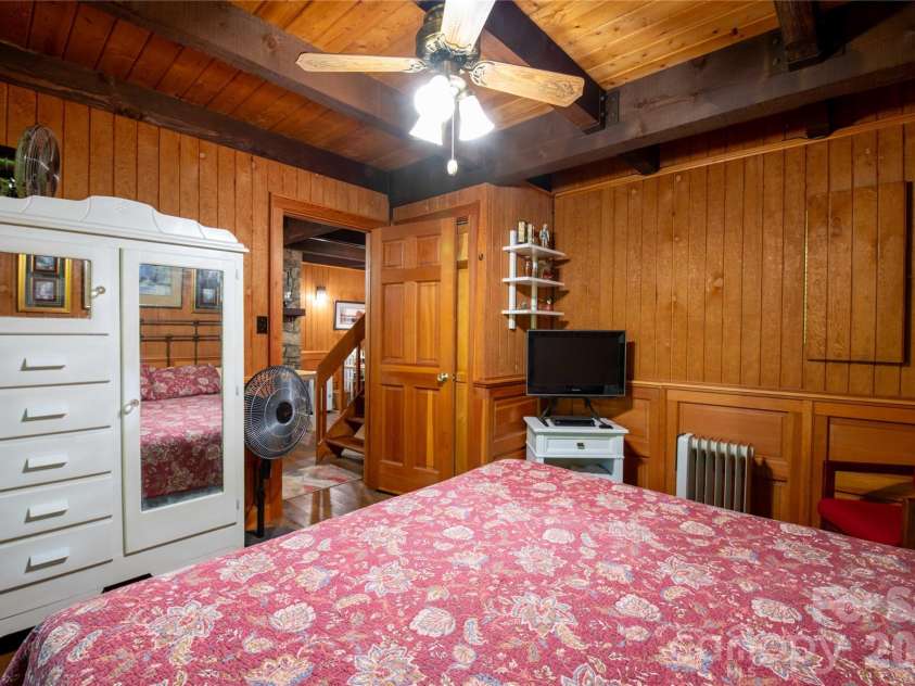 152 Middle Creek Cove, Burnsville, NC 28714.  MLS# CAR4387426, YatesRealty ID 28356. 