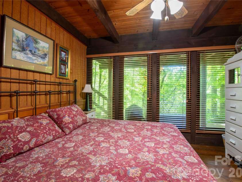 152 Middle Creek Cove, Burnsville, NC 28714.  MLS# CAR4387426, YatesRealty ID 28356. 