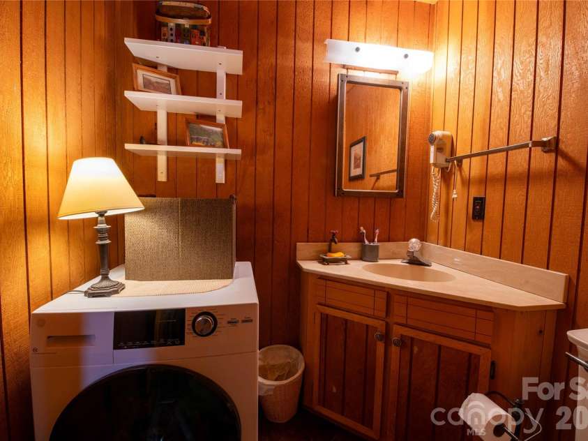 152 Middle Creek Cove, Burnsville, NC 28714.  MLS# CAR4387426, YatesRealty ID 28356. 