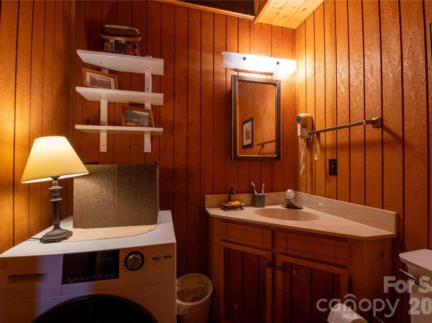 152 Middle Creek Cove, Burnsville, NC 28714.  MLS# CAR4387426, YatesRealty ID 28356. 