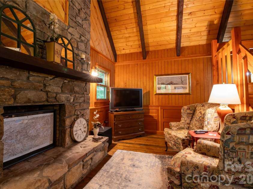 152 Middle Creek Cove, Burnsville, NC 28714.  MLS# CAR4387426, YatesRealty ID 28356. 