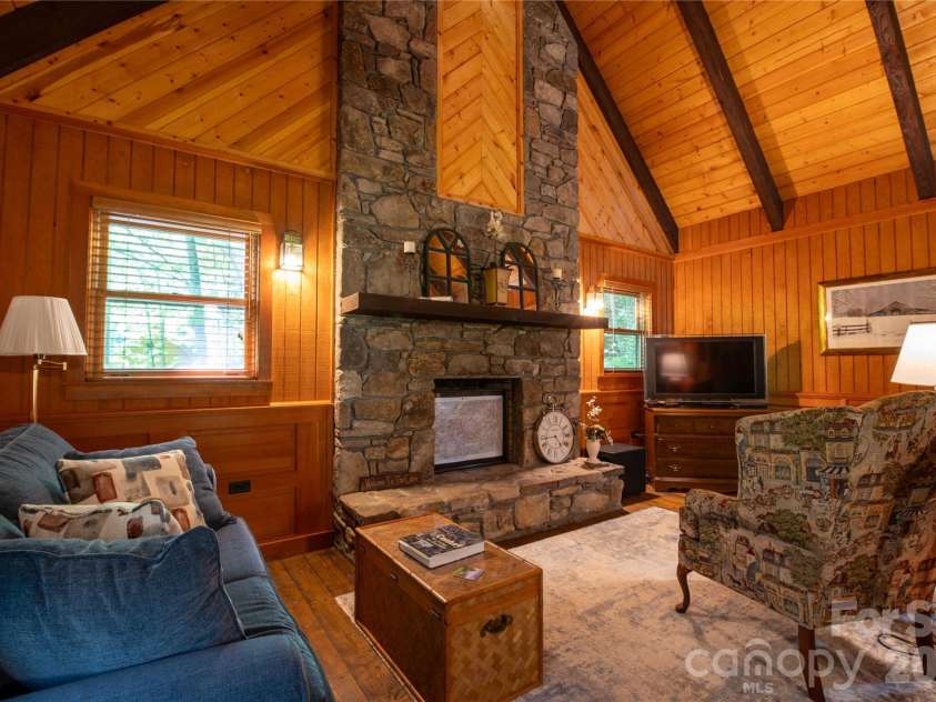 152 Middle Creek Cove, Burnsville, NC 28714.  MLS# CAR4387426, YatesRealty ID 28356. 