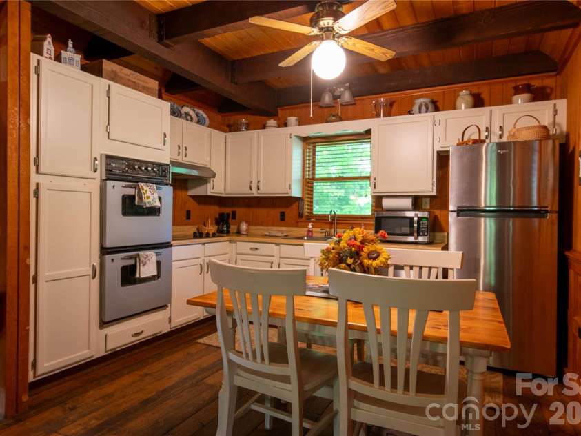 152 Middle Creek Cove, Burnsville, NC 28714.  MLS# CAR4387426, YatesRealty ID 28356. 