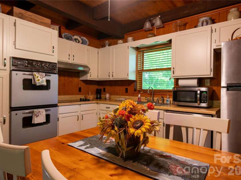 152 Middle Creek Cove, Burnsville, NC 28714.  MLS# CAR4387426, YatesRealty ID 28356. 