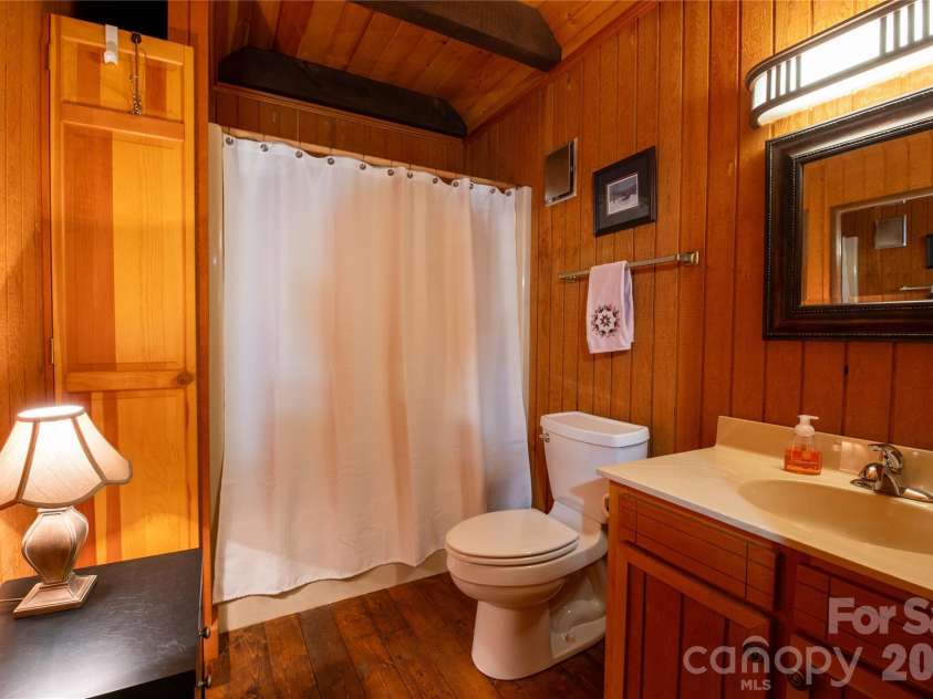 152 Middle Creek Cove, Burnsville, NC 28714.  MLS# CAR4387426, YatesRealty ID 28356. 