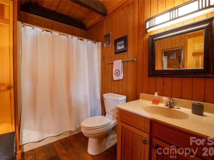 152 Middle Creek Cove, Burnsville, NC 28714.  MLS# CAR4387426, YatesRealty ID 28356. 