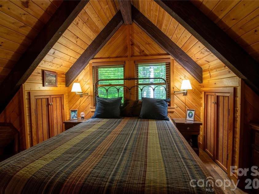 152 Middle Creek Cove, Burnsville, NC 28714.  MLS# CAR4387426, YatesRealty ID 28356. 