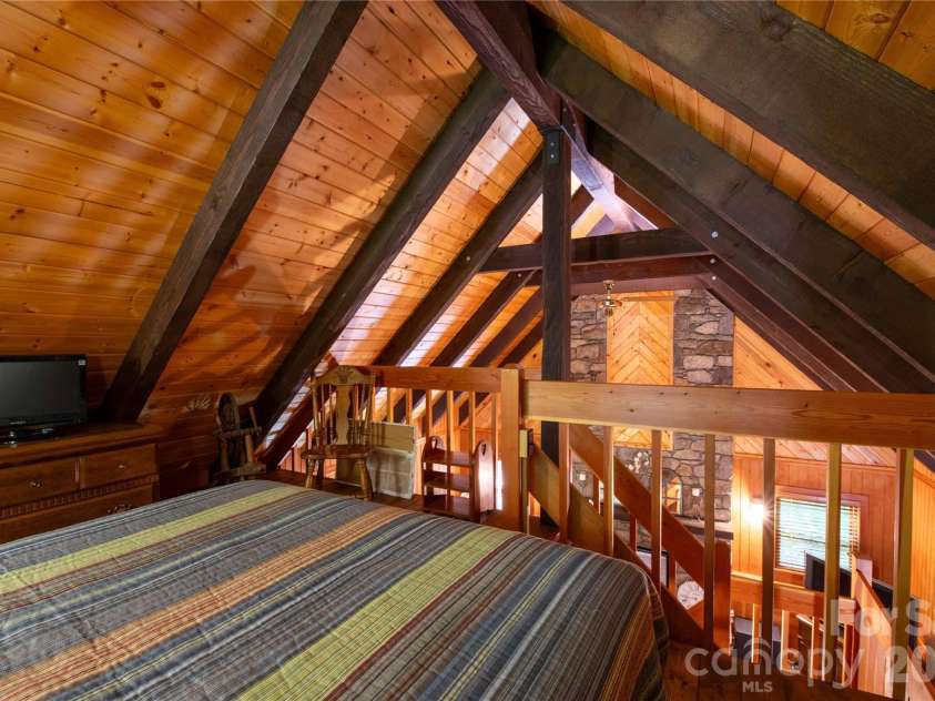 152 Middle Creek Cove, Burnsville, NC 28714.  MLS# CAR4387426, YatesRealty ID 28356. 