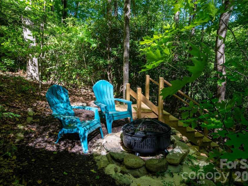 152 Middle Creek Cove, Burnsville, NC 28714.  MLS# CAR4387426, YatesRealty ID 28356. 