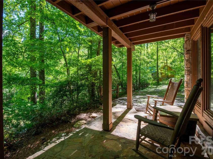 152 Middle Creek Cove, Burnsville, NC 28714.  MLS# CAR4387426, YatesRealty ID 28356. 