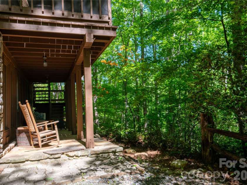 152 Middle Creek Cove, Burnsville, NC 28714.  MLS# CAR4387426, YatesRealty ID 28356. 