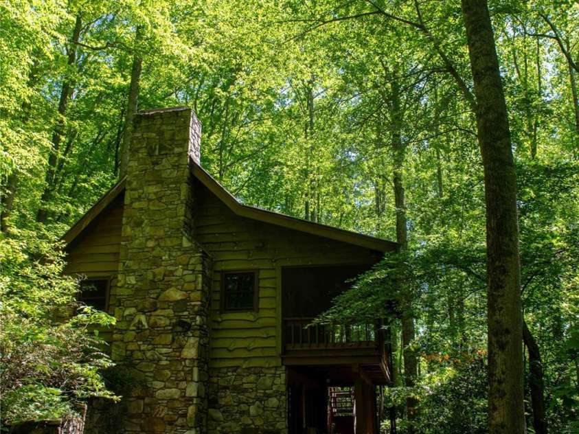 152 Middle Creek Cove, Burnsville, NC 28714.  MLS# CAR4387426, YatesRealty ID 28356. 