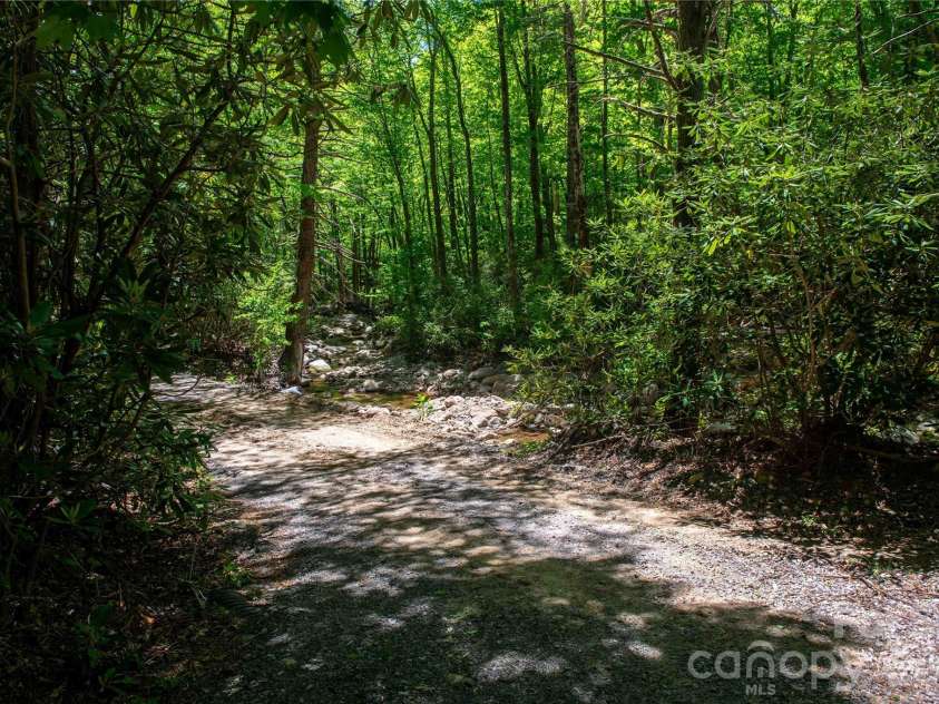 152 Middle Creek Cove, Burnsville, NC 28714.  MLS# CAR4387426, YatesRealty ID 28356. 