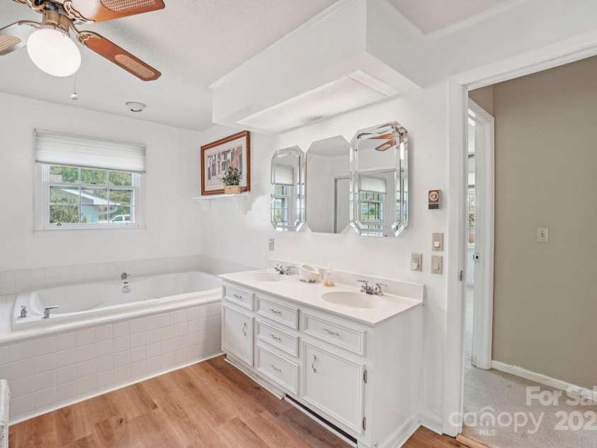 25 Hazel Court, Brevard, NC 28712.  MLS# CAR4277824, YatesRealty ID 28358. Elegant en-suite bath and jacuzzi tub for ultimate relaxation
