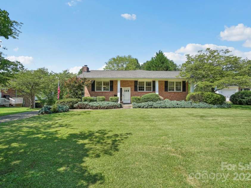 25 Hazel Court, Brevard, NC 28712.  MLS# CAR4277824, YatesRealty ID 28358. Nestled in South View Acres, this 4BR/3BA home welcomes you