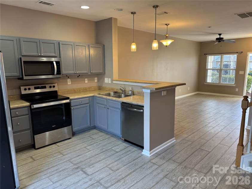 422 Delta Drive, Fort Mill, SC 29715.  MLS# CAR4335330, YatesRealty ID 28359. 