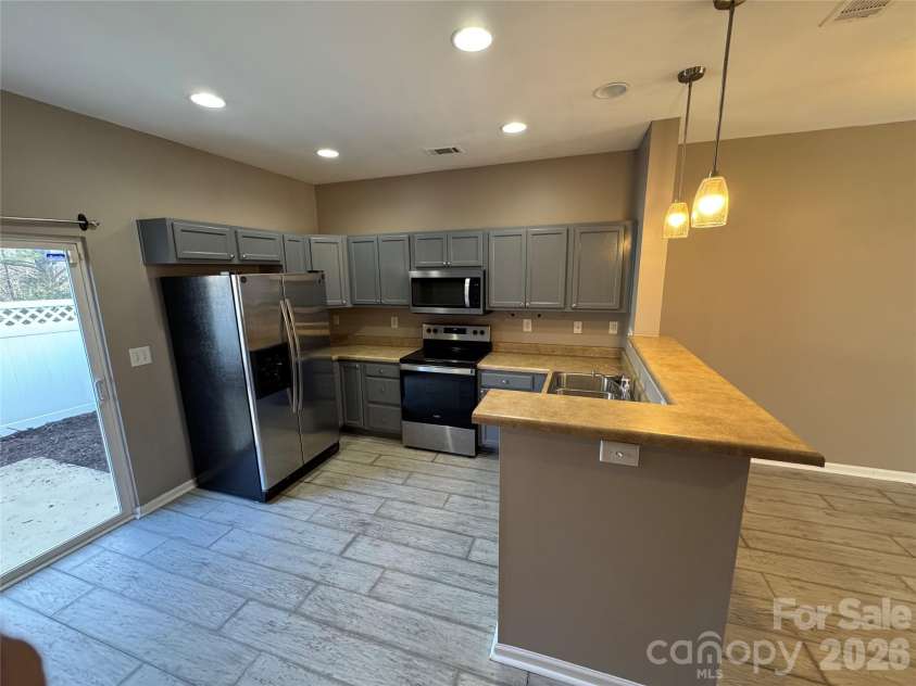 422 Delta Drive, Fort Mill, SC 29715.  MLS# CAR4335330, YatesRealty ID 28359. 