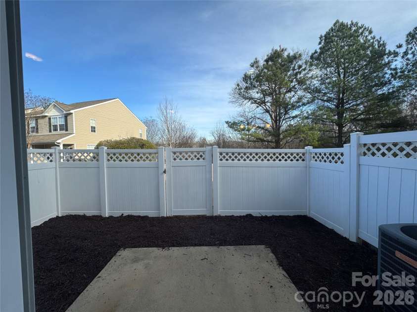 422 Delta Drive, Fort Mill, SC 29715.  MLS# CAR4335330, YatesRealty ID 28359. 