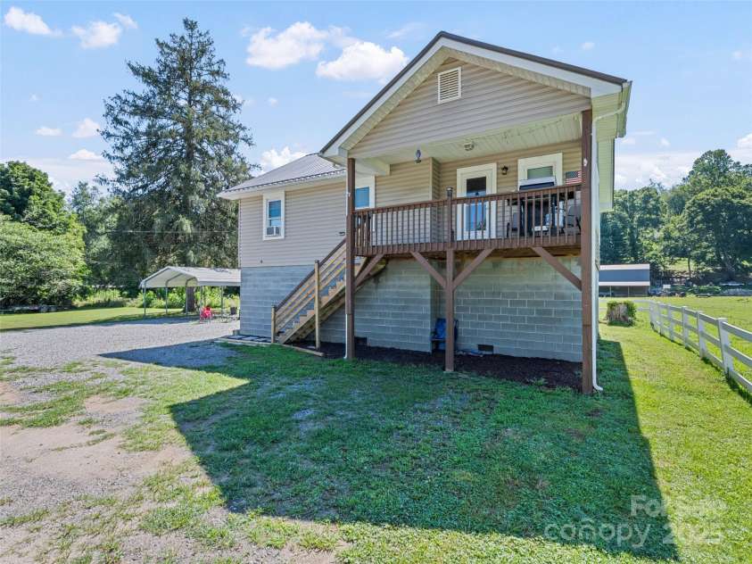5107 Pisgah Drive, Canton, NC 28716.  MLS# CAR4281958, YatesRealty ID 28359. 