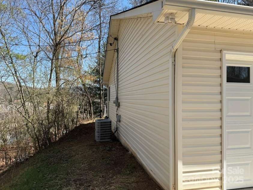 125 Dearmin Terrace, Franklin, NC 28734.  MLS# CAR4238822, YatesRealty ID 2836. 