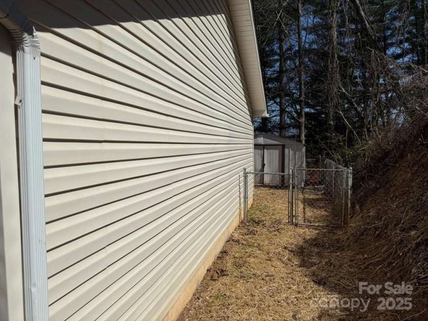 125 Dearmin Terrace, Franklin, NC 28734.  MLS# CAR4238822, YatesRealty ID 2836. 