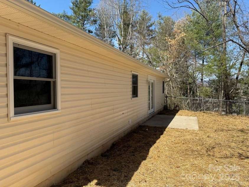 125 Dearmin Terrace, Franklin, NC 28734.  MLS# CAR4238822, YatesRealty ID 2836. 