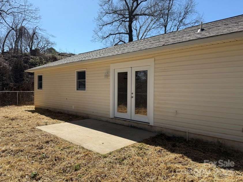 125 Dearmin Terrace, Franklin, NC 28734.  MLS# CAR4238822, YatesRealty ID 2836. 