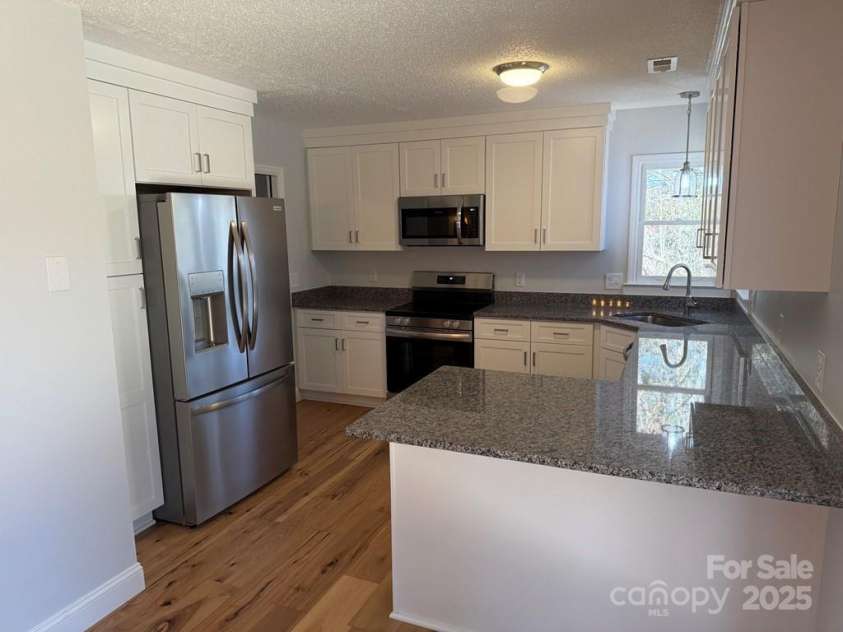 125 Dearmin Terrace, Franklin, NC 28734.  MLS# CAR4238822, YatesRealty ID 2836. 