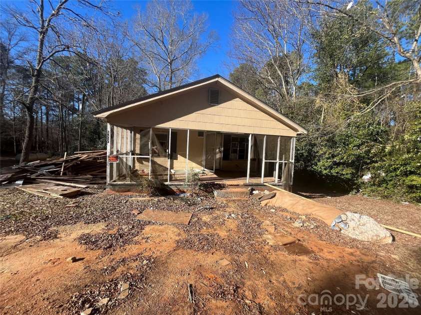 527 Moore Street, Wadesboro, NC 28170.  MLS# CAR4346547, YatesRealty ID 2836. 