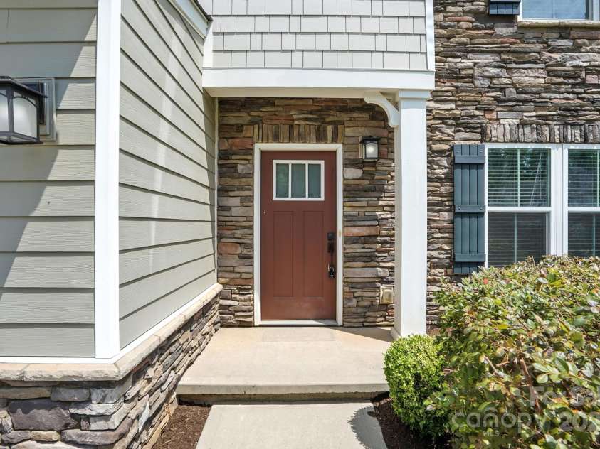 10474 Black Locust Lane, Charlotte, NC 28215.  MLS# CAR4282374, YatesRealty ID 28360. 