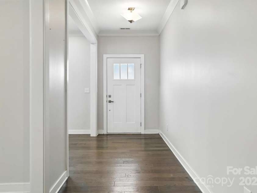 10474 Black Locust Lane, Charlotte, NC 28215.  MLS# CAR4282374, YatesRealty ID 28360. 