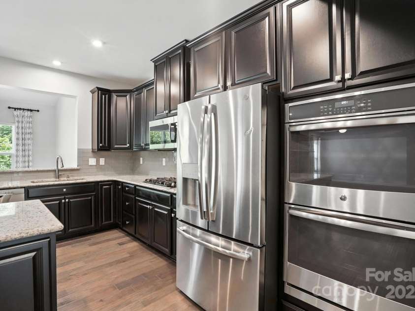 10474 Black Locust Lane, Charlotte, NC 28215.  MLS# CAR4282374, YatesRealty ID 28360. 