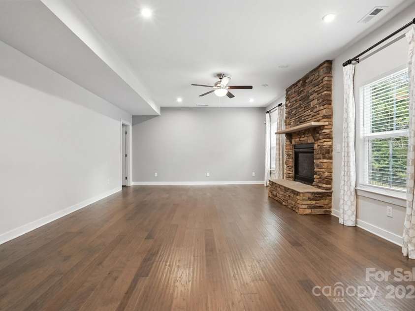 10474 Black Locust Lane, Charlotte, NC 28215.  MLS# CAR4282374, YatesRealty ID 28360. 