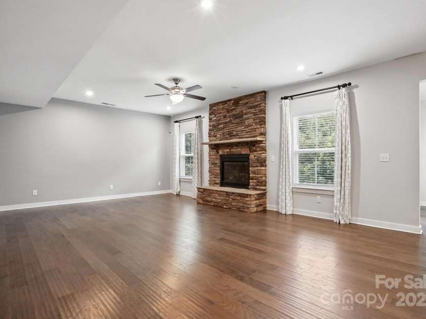 10474 Black Locust Lane, Charlotte, NC 28215.  MLS# CAR4282374, YatesRealty ID 28360. 