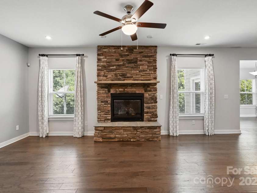 10474 Black Locust Lane, Charlotte, NC 28215.  MLS# CAR4282374, YatesRealty ID 28360. 