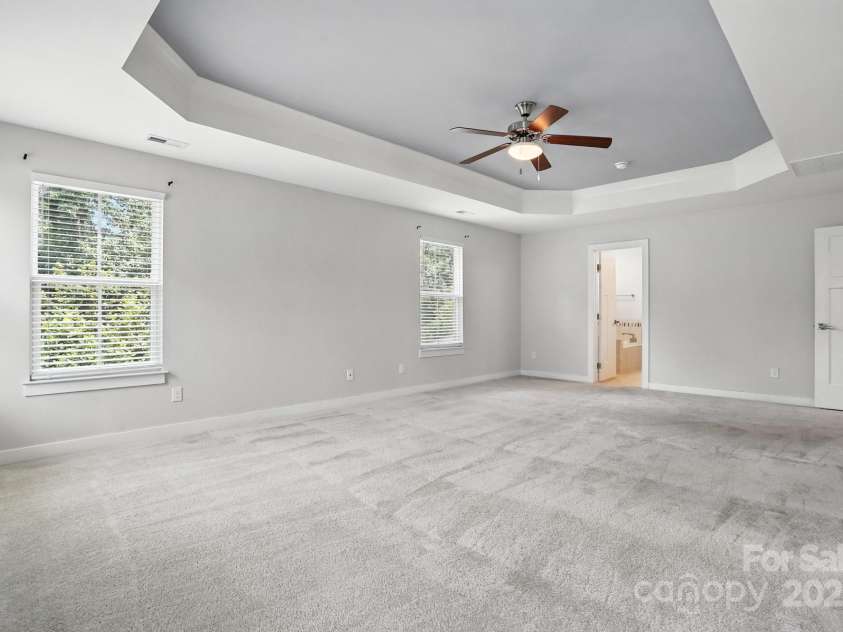 10474 Black Locust Lane, Charlotte, NC 28215.  MLS# CAR4282374, YatesRealty ID 28360. 