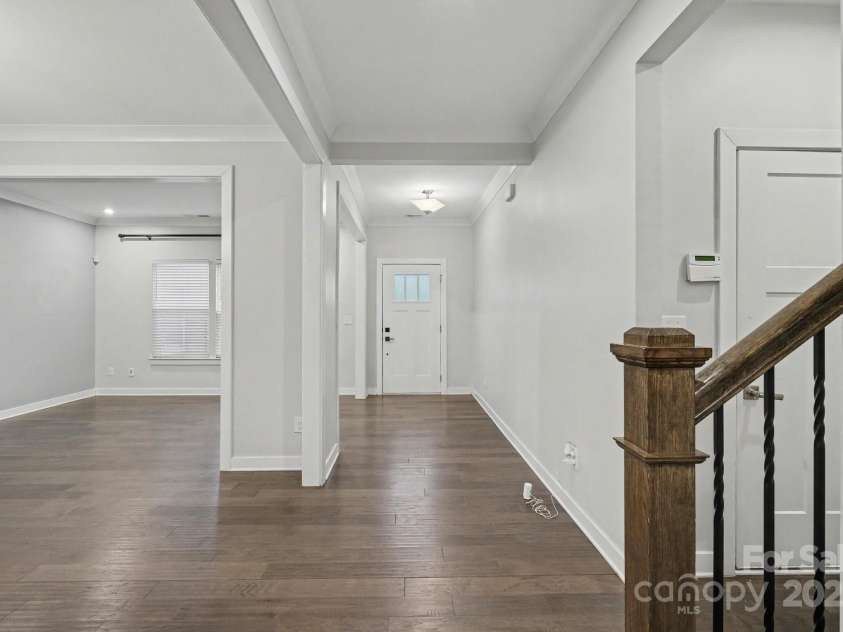 10474 Black Locust Lane, Charlotte, NC 28215.  MLS# CAR4330435, YatesRealty ID 28360. 