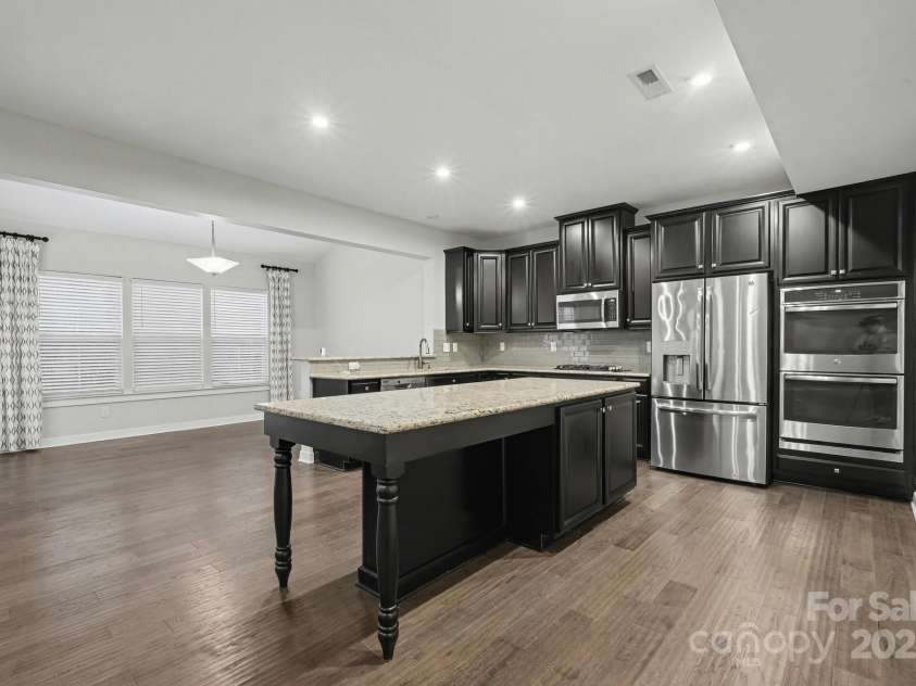 10474 Black Locust Lane, Charlotte, NC 28215.  MLS# CAR4330435, YatesRealty ID 28360. 