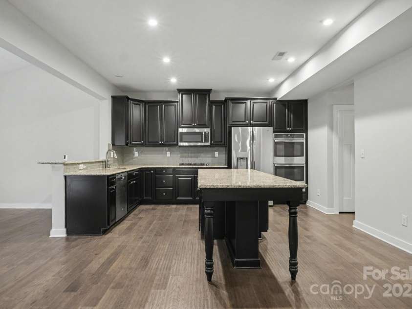 10474 Black Locust Lane, Charlotte, NC 28215.  MLS# CAR4330435, YatesRealty ID 28360. 