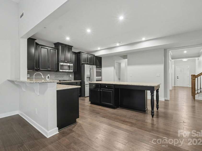 10474 Black Locust Lane, Charlotte, NC 28215.  MLS# CAR4330435, YatesRealty ID 28360. 