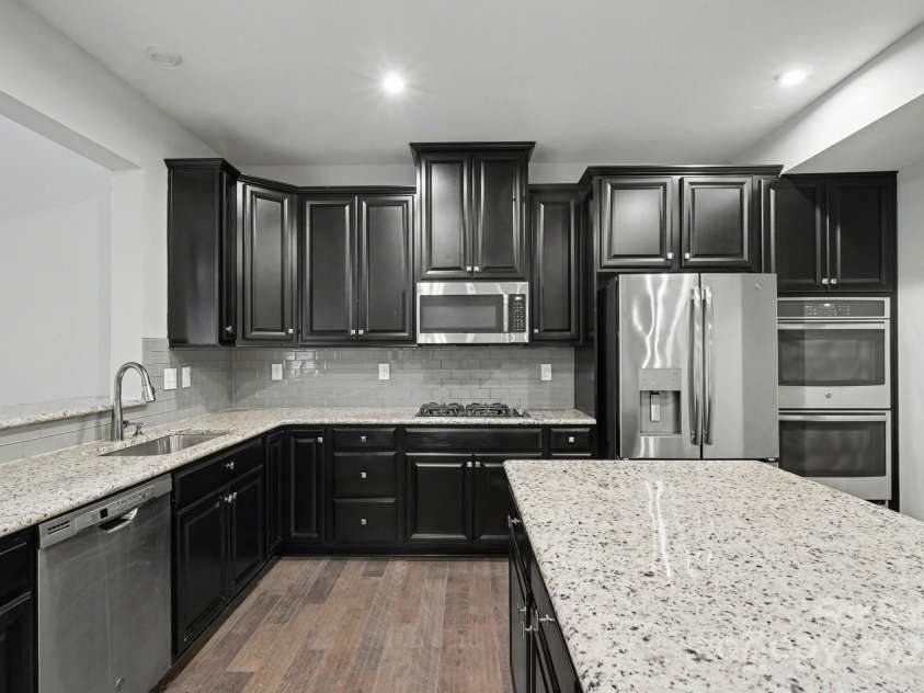 10474 Black Locust Lane, Charlotte, NC 28215.  MLS# CAR4330435, YatesRealty ID 28360. 